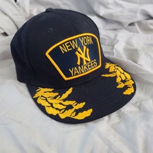 New era Yankees hat. Size 7 and 1/2